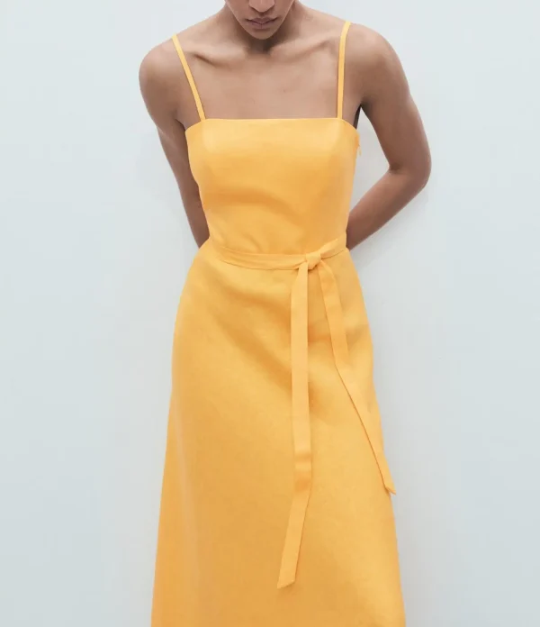 Classic High-quality Yellow Fine-stringed Halter Dress with a Waist Belt on the Waist  Classic Halter-style Linen Dress